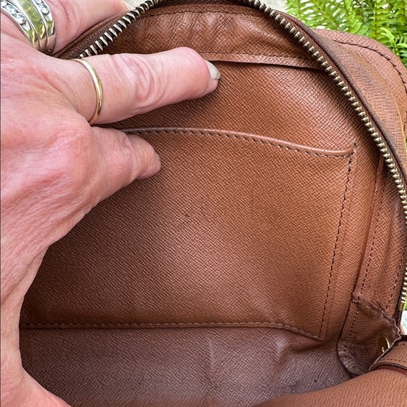 Louis Vuitton Monogram Pochette Orsay Clutch 
Date Code AR0997
9” x 7” x 2” - Picture 11 of 13